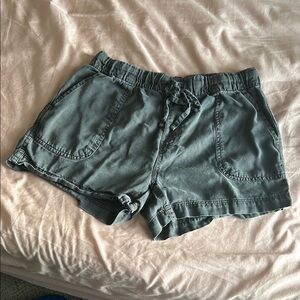 GAP Women's Gray Cargo Shorts
